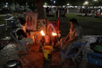 Lunes 10 de diciembre del 2018. En esta noche tan triste para Chiapa de Corzo, los peregrinos de las diferentes comunidades de Los Altos de Chiapas descansan esta noche en La Plaza de Armas de esta comunidad de la ribera del Rio Grande... Lunes 10 de diciembre del 2018. En esta noche tan triste para Chiapa de Corzo, los peregrinos de las diferentes comunidades de Los Altos de Chiapas descansan esta noche en La Plaza de Armas de esta comunidad de la ribera del Rio Grande...