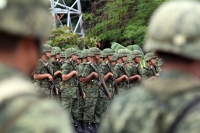 Miércoles 28 de diciembre. Nuevos elementos castrenses. Chicoasen, Chiapas. Elementos del Ejercito Mexicano terminan esta mañana la primera fase del Adiestramiento de Combate Individual de la VII Región Militar graduándose 201 elementos  que conforman el 