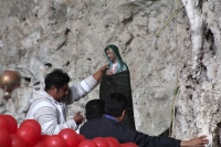Viernes 12 de diciembre del 2014. Chiapa de Corzo, Los prestadores de servicios turísticos de las cooperativas de lancheros del Cañón del Sumidero realizan esta mañana su peregrinación hacia la Cueva de Colores dentro de este Parque Nacional en donde colo