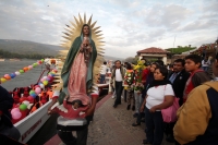 Viernes 12 de diciembre del 2014. Chiapa de Corzo, Los prestadores de servicios turísticos de las cooperativas de lancheros del Cañón del Sumidero realizan esta mañana su peregrinación hacia la Cueva de Colores dentro de este Parque Nacional en donde colo