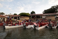Viernes 12 de diciembre del 2014. Chiapa de Corzo, Los prestadores de servicios turísticos de las cooperativas de lancheros del Cañón del Sumidero realizan esta mañana su peregrinación hacia la Cueva de Colores dentro de este Parque Nacional en donde colo