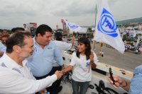Jueves 14 de junio del 2012. Tuxtla Gutiérrez, Chiapas. Militantes de varios partidos polÃticos coinciden en los cruceros de la capital del estado de Chiapas para promover las diferentes candidaturas polÃticas en esta entidad del sureste de México. Jueves 14 de junio del 2012. Tuxtla Gutiérrez, Chiapas. Militantes de varios partidos polÃticos coinciden en los cruceros de la capital del estado de Chiapas para promover las diferentes candidaturas polÃticas en esta entidad del sureste de México.