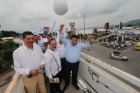 Jueves 14 de junio del 2012. Tuxtla Gutiérrez, Chiapas. Militantes de varios partidos políticos coinciden en los cruceros de la capital del estado de Chiapas para promover las diferentes candidaturas políticas en esta entidad del sureste de México.