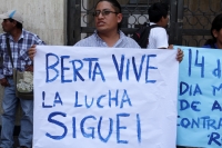 Lunes 14 de marzo del 2016. Tuxtla Gutiérrez. Miembros de ONG´s se manifiestan en las instalaciones del congreso de Chiapas exigiendo mayores medidas de seguridad para Gustavo Castro quien permanece en Honduras después del asesinato de la activista Berta 