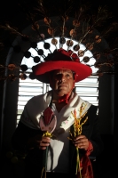 Jueves 16 de agosto del 2012. Tuxtla Gutiérrez, Chiapas. Danzantes de la Etnia Zoque realizan La Danza de Nuestro Padre Roque este medio día en la Iglesia de San Roque donde se celebran las fiestas patronales de uno de los barrios más antiguos de la ciuda