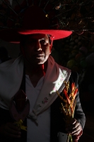 Jueves 16 de agosto del 2012. Tuxtla Gutiérrez, Chiapas. Danzantes de la Etnia Zoque realizan La Danza de Nuestro Padre Roque este medio día en la Iglesia de San Roque donde se celebran las fiestas patronales de uno de los barrios más antiguos de la ciuda