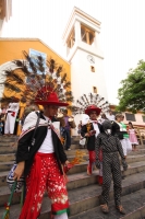 Jueves 16 de agosto del 2012. Tuxtla Gutiérrez, Chiapas. Danzantes de la Etnia Zoque realizan La Danza de Nuestro Padre Roque este medio día en la Iglesia de San Roque donde se celebran las fiestas patronales de uno de los barrios más antiguos de la ciuda