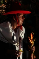 Jueves 16 de agosto del 2012. Tuxtla Gutiérrez, Chiapas. Danzantes de la Etnia Zoque realizan La Danza de Nuestro Padre Roque este medio día en la Iglesia de San Roque donde se celebran las fiestas patronales de uno de los barrios más antiguos de la ciuda