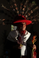 Jueves 16 de agosto del 2012. Tuxtla Gutiérrez, Chiapas. Danzantes de la Etnia Zoque realizan La Danza de Nuestro Padre Roque este medio día en la Iglesia de San Roque donde se celebran las fiestas patronales de uno de los barrios más antiguos de la ciuda