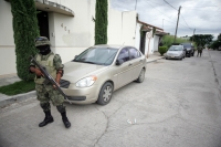 Jueves 9 de septiembre. Elementos del ejército mexicano realizan un operativo sorpresa en la colonia Residencial Hacienda donde permanecen varias horas en el interior de una casa ubicada en la esquina de la Av. Mérida y calle San Luis Potosí.