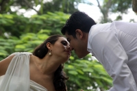 Jueves 11 de agosto. Los periodistas chiapanecos Hans Gómez Cano y Elizabeth Anzueto se unirán en matrimonio en las siguientes semanas por lo que se encuentran realizando los preparativos del próximo festejo.