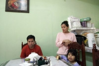 Lunes 18 de enero. Suchiapa. La Familia Sánchez, quienes vivieran los desastres del terremoto de Haití, se encentran en su domicilio en la colonia San Juan Sabinito de esta ciudad, donde pretenden continuar con la vida fuera de esa isla afectada en días p