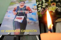 Viernes 14 de marzo del 2014. Tuxtla Gutiérrez. Amigos del fallecido triatleta exigen a las autoridades judiciales de Chiapas el castigo a quien arrollara con un camión durante un recorrido deportivo al joven deportista y autoridades facilitaran su huida.