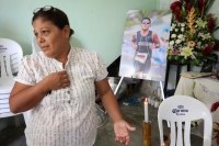 Viernes 14 de marzo del 2014. Tuxtla Gutiérrez. Amigos del fallecido triatleta exigen a las autoridades judiciales de Chiapas el castigo a quien arrollara con un camión durante un recorrido deportivo al joven deportista y autoridades facilitaran su huida.