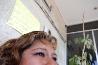 Lunes 20 de enero del 2014. Tuxtla Gutiérrez. Una mujer permanece en la entrada de las instalaciones de la PGJE-Chis en huelga de hambre para exigir garantÃas a su integridad después de recibir amenazas y llamadas telefónicas en la comunidad de San Fernan Lunes 20 de enero del 2014. Tuxtla Gutiérrez. Una mujer permanece en la entrada de las instalaciones de la PGJE-Chis en huelga de hambre para exigir garantÃas a su integridad después de recibir amenazas y llamadas telefónicas en la comunidad de San Fernan