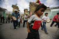 Especial / 15 fotos / Los Hojeros de Suchiapa recorren varios municipios de la depresión central de Chiapas para recolectar las Hojas de Espadaña, la cual es utilizada de forma ceremonial en los días previos a la Santa Cruz.  Los Hojeros acompañan el reco