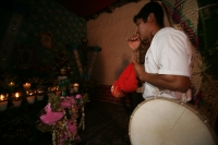 Especial / 15 fotos / Los Hojeros de Suchiapa recorren varios municipios de la depresión central de Chiapas para recolectar las Hojas de Espadaña, la cual es utilizada de forma ceremonial en los días previos a la Santa Cruz.  Los Hojeros acompañan el reco