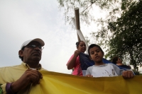 Julio del 2014. Tapachula de Córdoba y Ordoñez. Los Niños Hondureños. Después de vivir el éxodo ocasionado por la violencia en Honduras, acosados y perseguidos por los mareros, continúan el camino hacia el norte intentando olvidar la venganza que sus jóve