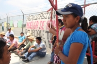 Lunes 13 de junio. Familias de la comunidad Las Margaritas ubicada en la zona fronteriza del estado de Chiapas, inician una huelga de hambre en las afueras del penal El Amate en Cintalapa para exigir que se ejerza la acción penal en contra del ex gobernad