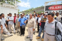 Sábad0 27 de mayo del 2017. Tuxtla Gutiérrez. Inicia el paro laboral de la empresa Proactiva la cual ha dejado de pagar el reparto de utilidades a sus trabajadores. El ayuntamiento de Tuxtla ofrece continuar con la recolección de la basura mientras quiene