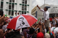 Lunes 25 de junio del 2012. Tuxtla Gutiérrez, Chiapas. Manuel El huero Velazco y Enrique Peña Nieto cierran campaña este medio día en la plaza central de esta ciudad.