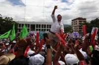 Lunes 25 de junio del 2012. Tuxtla Gutiérrez, Chiapas. Manuel El huero Velazco y Enrique Peña Nieto cierran campaña este medio día en la plaza central de esta ciudad.