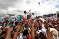 Lunes 25 de junio del 2012. Tuxtla Gutiérrez, Chiapas. Manuel El huero Velazco y Enrique Peña Nieto cierran campaña este medio día en la plaza central de esta ciudad.