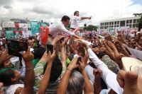 Lunes 25 de junio del 2012. Tuxtla Gutiérrez, Chiapas. Manuel El huero Velazco y Enrique Peña Nieto cierran campaña este medio día en la plaza central de esta ciudad.