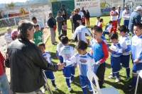 Domingo 19 de noviembre del 2012. San Cristóbal de las Casas. Cancha de fut bol infantil con el nombre del periodista y locutor Hugo Isaac Robles Guillen.