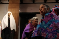 Miércoles 7 de octubre del 2015. San Cristóbal de las Casas. Una Boda Zinacanteca. El Centro de Textiles del Mundo Maya presenta este medio día, la vitrina denominada Una Boda Zinacanteca inspirada en una fotografía fechada en 1963 de la unión de Andrés y
