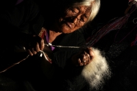 Miércoles 18 de noviembre del 2015. San Cristóbal de las Casas, María Pérez López, indígena tsotsil, considerada Tesoro Humano Vivo por la Dirección de Culturas Populares del Conaculta y la Sedesol, durante el Conversatorio organizado en el Encuentro de T