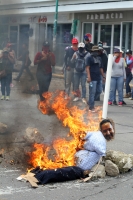 Martes 9 de octubre del 2018. Tuxtla Gutiérrez. Los maestros idóneos exigiendo el pago de salarios en el cruce de la Avenida y Calle Central en la capital del esto de Chiapas.