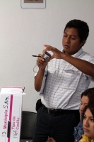 Miércoles 4 de julio del 2012.Tuxtla Gutiérrez, Chiapas. Las actividades del IEPC-Chiapas continúan esta mañana cuando un grupo de personas de Mazatán esperan afuera de estas instalaciones mientras se lleva a cabo el cotejo, escrutinio y conteo de votos d