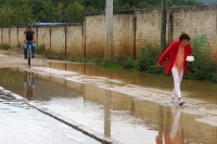 Sábado 22 de junio del 2013. Foto/Miradasur. Habitantes de la Colonia El Relicario de esta colonial ciudad denuncian la nula intervención de las autoridades municipales y de Protección Civil después de las afectaciones de las lluvias del pasado jueves.