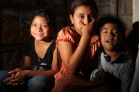 Viernes 27 de diciembre del 2013. Las familias en situación de pobreza reciben alimentos y  despensas del Banco de Alimentos del Centro de Chiapas Maná (Asociación Mexicana de Bancos de Alimentos) quien rescata los productos alimentarios directamente de l