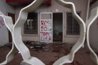Martes 1 de agosto del 2017. Tuxtla Gutiérrez. Militantes del MOCRI de las comunidades de Tapilula causan destrozos y golpean a militantes de la COIAC esta tarde en las oficinas de esta organización ubicadas en una colonia residencial del oriente de Tuxtl