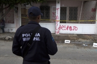 Martes 1 de agosto del 2017. Tuxtla Gutiérrez. Militantes del MOCRI de las comunidades de Tapilula causan destrozos y golpean a militantes de la COIAC esta tarde en las oficinas de esta organización ubicadas en una colonia residencial del oriente de Tuxtl