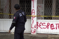 Martes 1 de agosto del 2017. Tuxtla Gutiérrez. Militantes del MOCRI de las comunidades de Tapilula causan destrozos y golpean a militantes de la COIAC esta tarde en las oficinas de esta organización ubicadas en una colonia residencial del oriente de Tuxtl