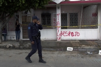Martes 1 de agosto del 2017. Tuxtla Gutiérrez. Militantes del MOCRI de las comunidades de Tapilula causan destrozos y golpean a militantes de la COIAC esta tarde en las oficinas de esta organización ubicadas en una colonia residencial del oriente de Tuxtl