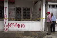 Martes 1 de agosto del 2017. Tuxtla Gutiérrez. Militantes del MOCRI de las comunidades de Tapilula causan destrozos y golpean a militantes de la COIAC esta tarde en las oficinas de esta organización ubicadas en una colonia residencial del oriente de Tuxtl