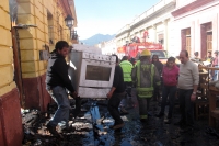Domingo 9 de diciembre del 2012. Foto/Miradasur. San Cristóbal de las Casas, un fuerte incendio provoco pérdidas materiales y la destrucción de 7 comercios durante esta madrugada en pleno andador turístico de San Cristóbal de las Casas.