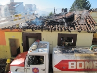 Lunes 19 de noviembre del 2012. San Cristóbal de las Casas, Chiapas. Un fuerte incendio en la avenida Francisco I. Madero provoco pérdidas materiales en dos viviendas del centro histórico de esta colonial ciudad.