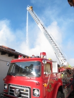 Lunes 19 de noviembre del 2012. San Cristóbal de las Casas, Chiapas. Un fuerte incendio en la avenida Francisco I. Madero provoco pérdidas materiales en dos viviendas del centro histórico de esta colonial ciudad.