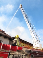 Lunes 19 de noviembre del 2012. San Cristóbal de las Casas, Chiapas. Un fuerte incendio en la avenida Francisco I. Madero provoco pérdidas materiales en dos viviendas del centro histórico de esta colonial ciudad.