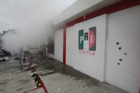 Mayo del 2015. Tuxtla Gutiérrez. Durante la jornada de incendios de edificios de partidos políticos del Movimiento Magisterial.
