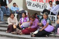 Martes 1 de marzo. Las manifestaciones en las entradas del edificio del gobierno estatal se multiplican con forme pasan las semanas