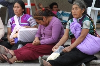 Martes 1 de marzo. Las manifestaciones en las entradas del edificio del gobierno estatal se multiplican con forme pasan las semanas