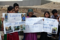 Lunes 2 de mayo del 2016. Tuxtla Gutiérrez. Familiares de los vendedores ambulantes detenidos durante los enfrentamientos en el congreso local, piden la liberación de los indígenas quienes fueron detenidos al ser confundidos con quienes se enfrentaron con