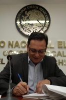 Jueves 17 de diciembre del 2015. Edgar Arias Alba hasta hoy Consejero Presidente del INE en Chiapas en conferencia de prensa esta mañana en la capital de este estado del sureste de México.