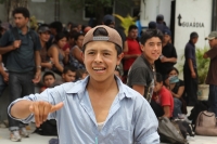 Domingo 12 de junio. Agentes de la PFP logran rescatar a 213 migrantes centro y sudamericanos que viajaban en la parte posterior de un tracto camión el cual fue asegurado en el kilometro 134 de la carretera Ocoscuautla-Las Choapas esta madrugada. Los migr